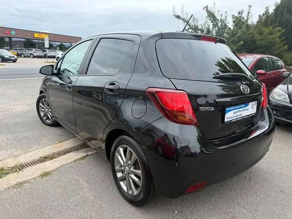 Gebraucht Toyota Yaris Comfort 99 PS (72 kW) 2015 Schwarz Kleinwagen