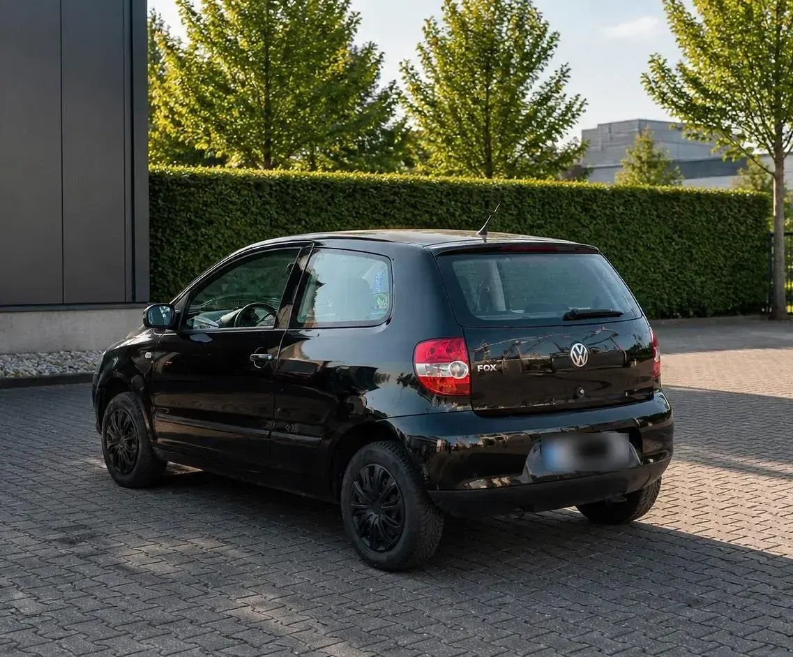 Gebraucht VW Fox 50 PS (36 kW) 2007 Schwarz Kleinwagen