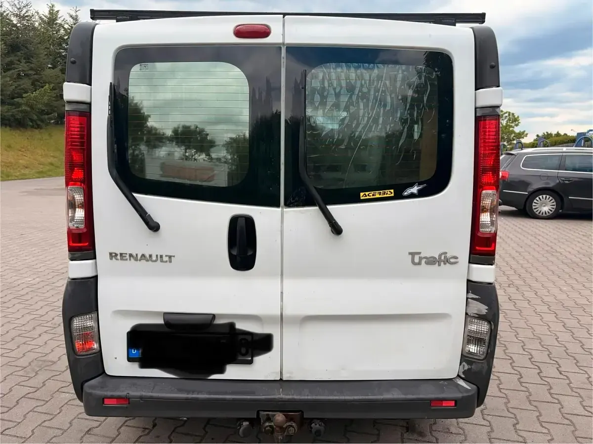 Gebraucht Renault Trafic 145 PS (106 kW) 2008 Weiß Van / Kleinbus