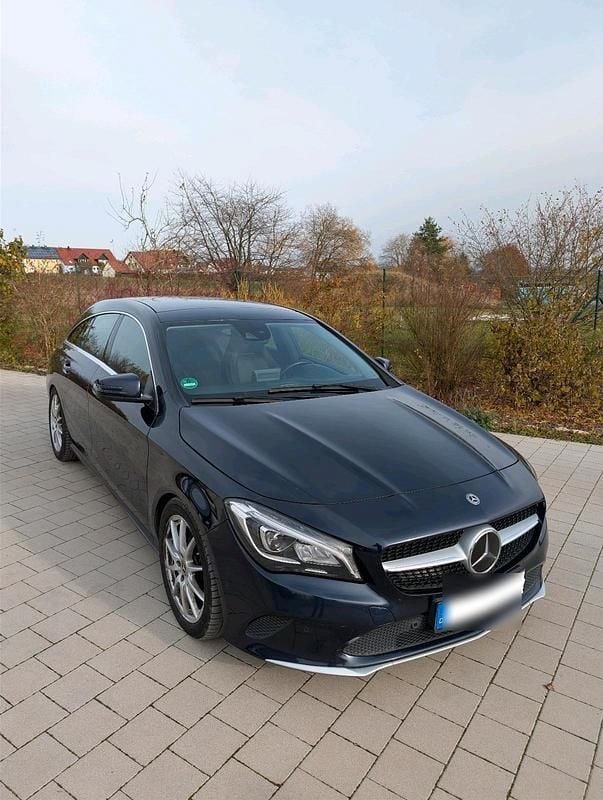 Blau Gebraucht 2018 Mercedes CLA220 Limousine | 16.499 € (Fairer Preis) - Bild 1/4