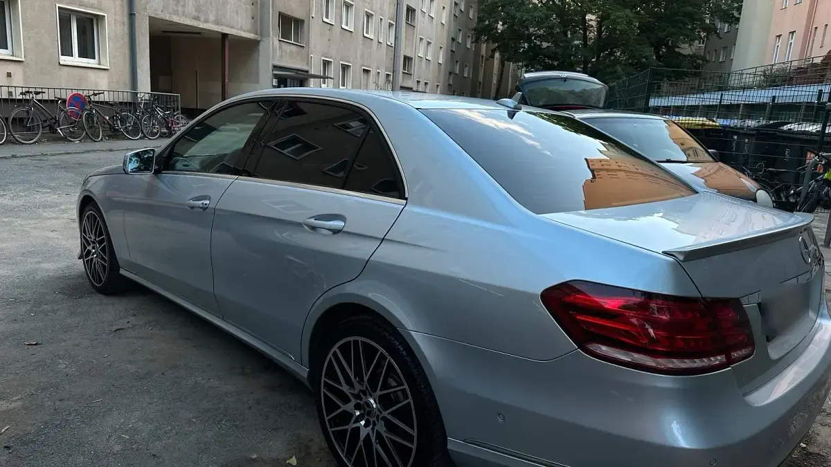 Gebraucht Mercedes E200 Avantgarde 184 PS (135 kW) 2015 Silber Limousine