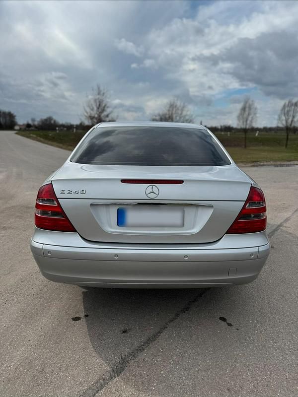 Gebraucht Mercedes E240 177 PS (130 kW) 2004 Silber Limousine