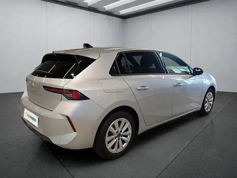 Używany Opel Astra 131 KM (96 kW) 2025 Szary Hatchback