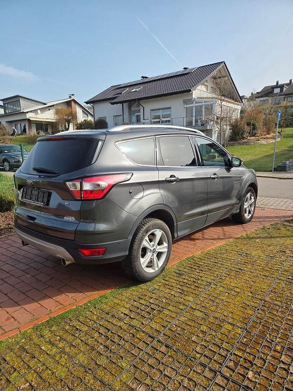 Gebraucht Ford Kuga Titanium 150 PS (110 kW) 2019 Grau SUV