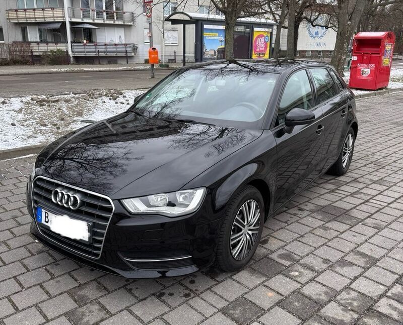 Schwarz Gebraucht 2015 Audi A3 Sportback Attraction Limousine | 10.500 € (Superpreis) - Bild 1/4