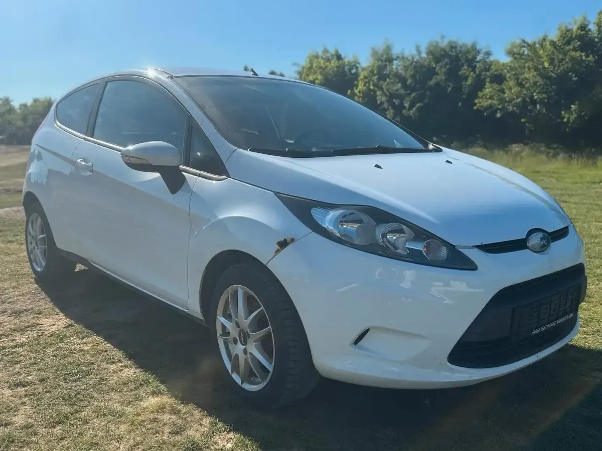 Gebraucht Ford Fiesta 96 PS (70 kW) 2009 Weiß Kleinwagen
