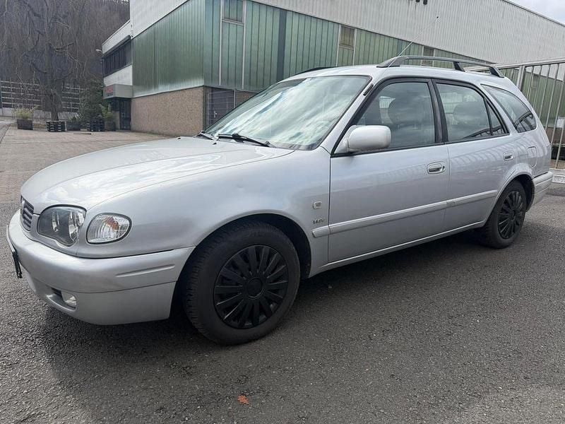 Gebraucht Toyota Corolla 110 PS (80 kW) 2001 Silber Kombi