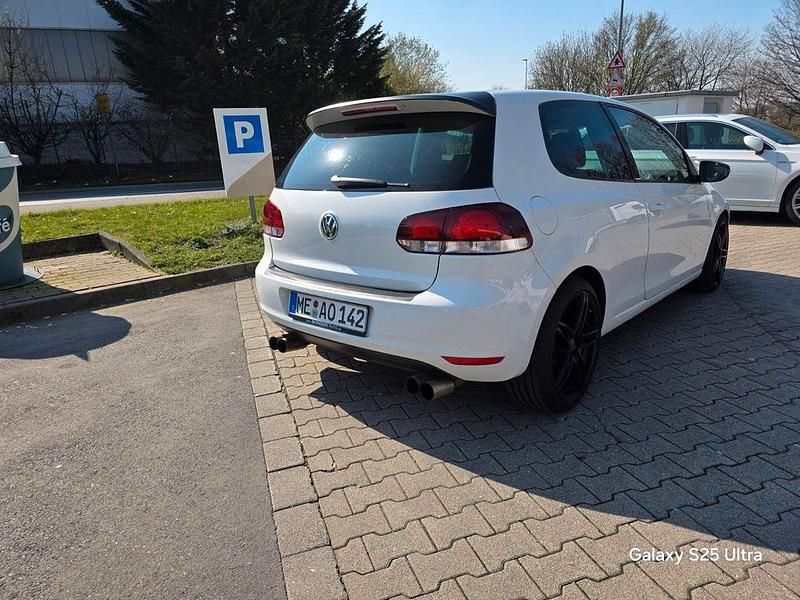 Gebraucht VW Golf VI Team 80 PS (58 kW) 2009 Weiß Kleinwagen