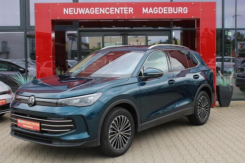 Nightshade blue metallic Gebraucht 2024 VW Tiguan Elegance SUV | 43.950 € (Teuer) - Bild 1/4