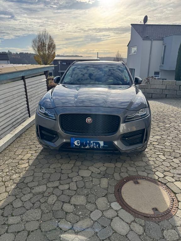 Grau Gebraucht 2017 Jaguar F-Pace R-Sport SUV | 16.700 € (Fairer Preis) - Bild 1/4