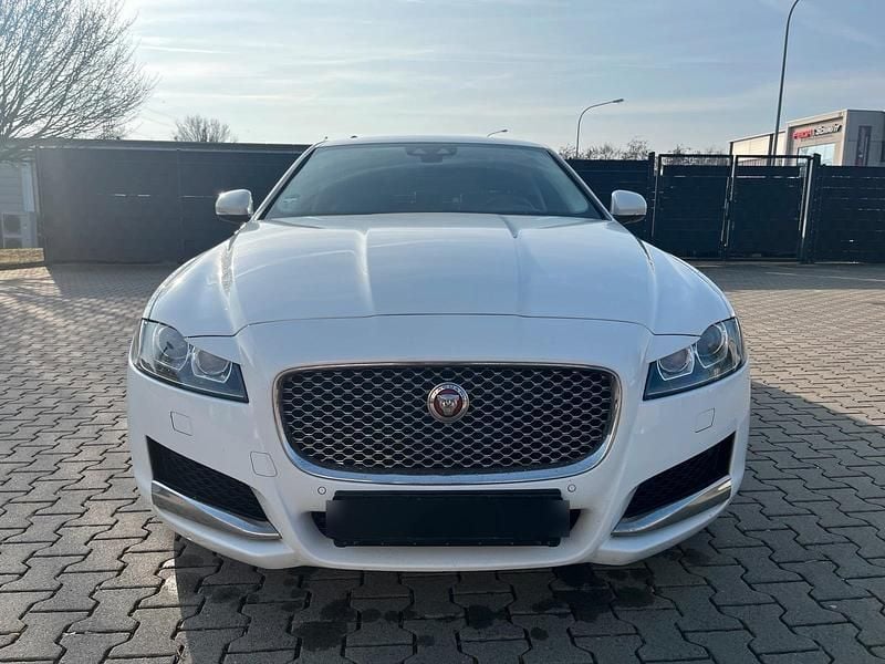 Gebraucht Jaguar XF 179 PS (131 kW) 2018 Weiß Limousine