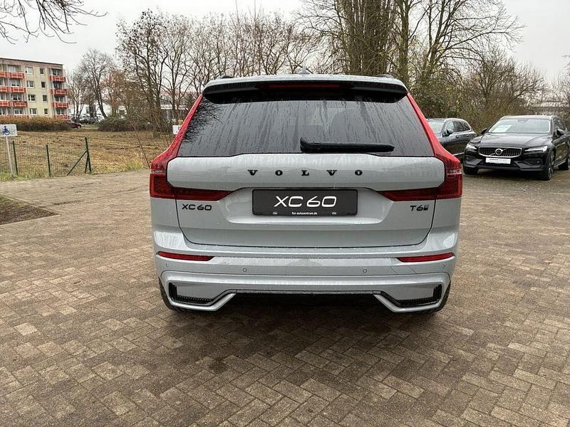 Neu Volvo XC60 Plus 253 PS (186 kW) 2026 Grau SUV
