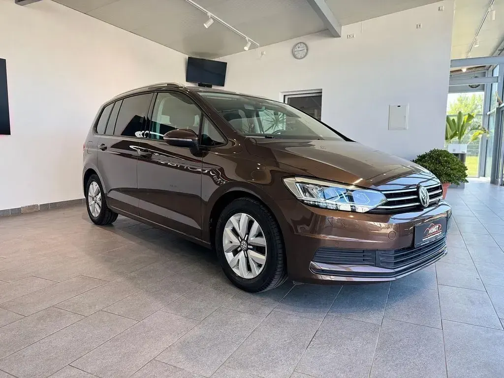 Gebraucht VW Touran Highline 116 PS (85 kW) 2017 Braun Van / Kleinbus