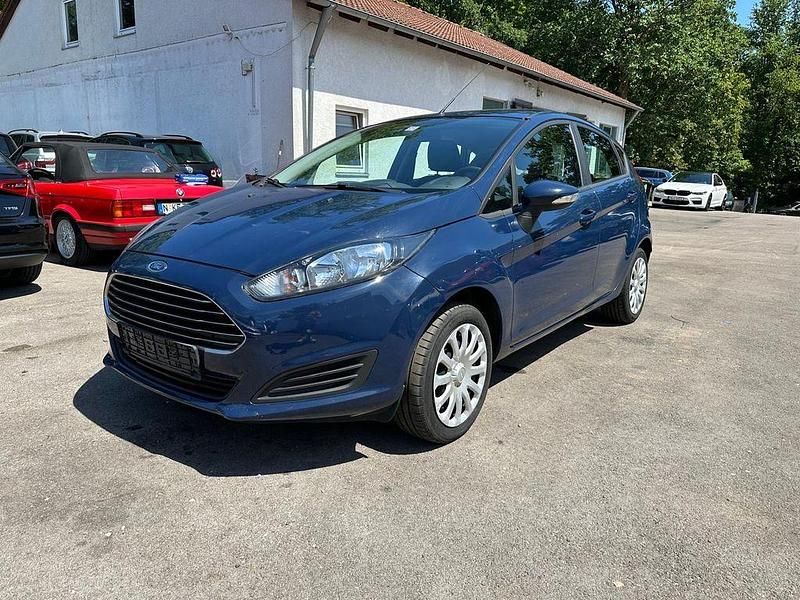 Blau Gebraucht 2015 Ford Fiesta Trend Kleinwagen | 5.700 € (Fairer Preis) - Bild 1/4