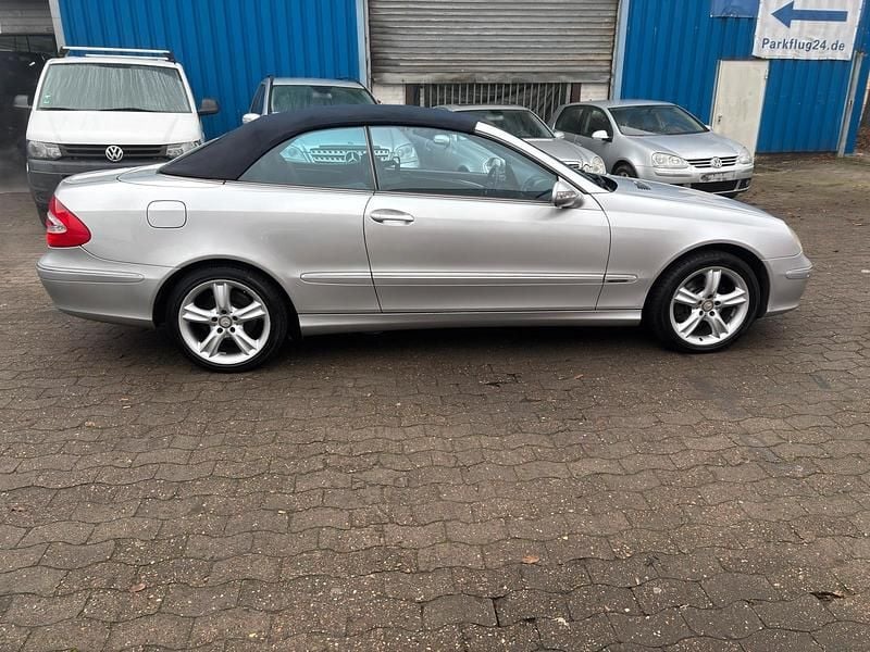 Silber Gebraucht 2004 Mercedes CLK240 Cabrio | 3.999 € (Guter Preis) - Bild 1/4