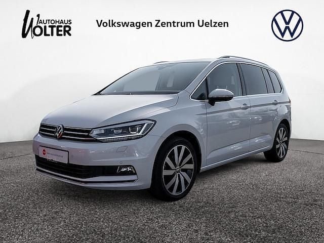 Weiß Gebraucht 2022 VW Touran Highline Van / Kleinbus | 29.280 € (Fairer Preis) - Bild 1/4