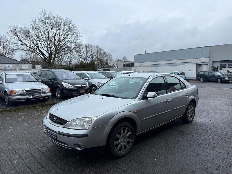 Gebraucht Ford Mondeo Ambiente 125 PS (91 kW) 2002 Silber Limousine