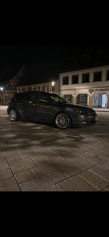 Grau Gebraucht 2009 Mazda 3 Kleinwagen | 2.750 € (Fairer Preis) - Bild 1/4