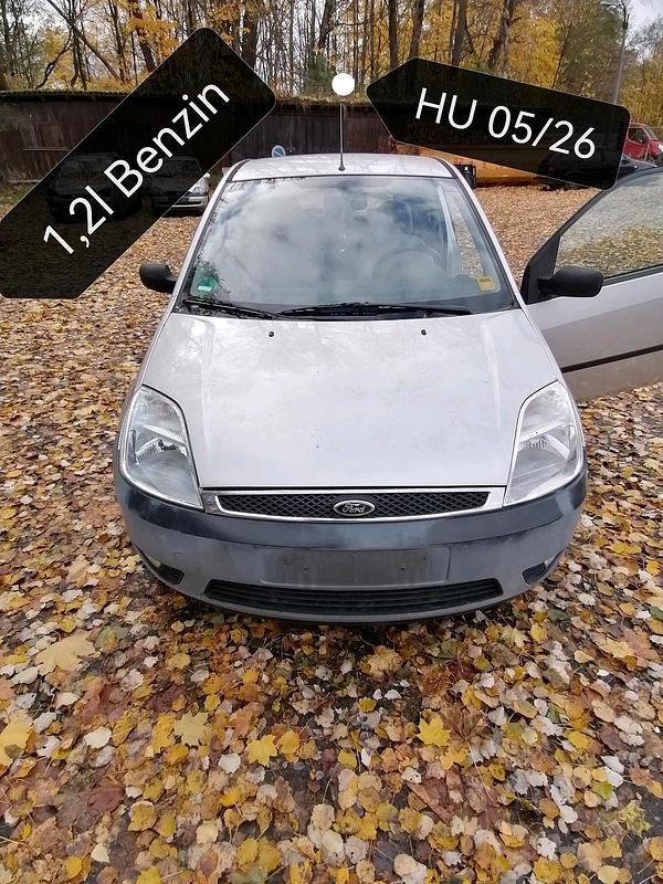Grau Gebraucht 2003 Ford Fiesta Kleinwagen | 960 € (Superpreis) - Bild 1/4