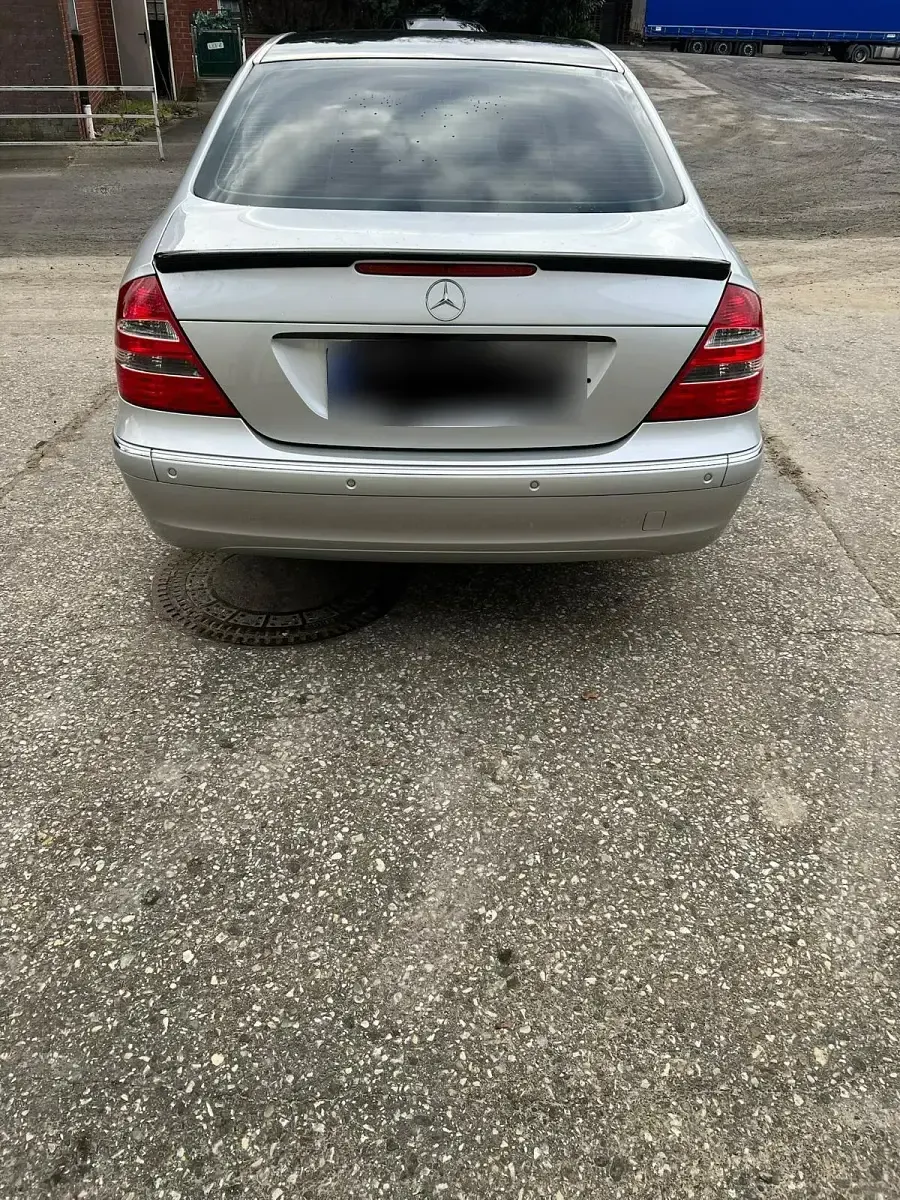 Gebraucht Mercedes E240 2002 Silber Limousine