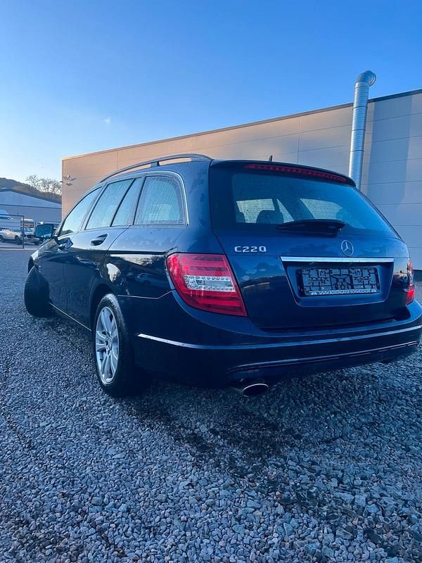 Gebraucht Mercedes C220 170 PS (125 kW) 2011 Blau Kombi