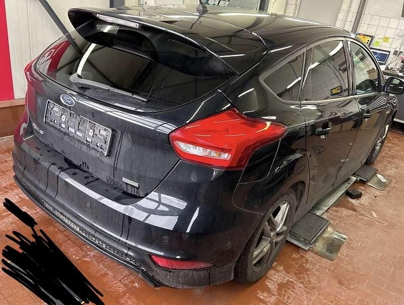 Gebraucht Ford Focus ST-Line 140 PS (102 kW) 2018 Iridiumschwarz metallic Kleinwagen