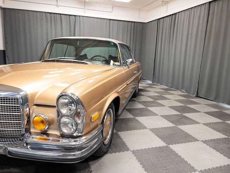Gebraucht Mercedes 280 SE 160 PS (117 kW) 1970 Gold Limousine