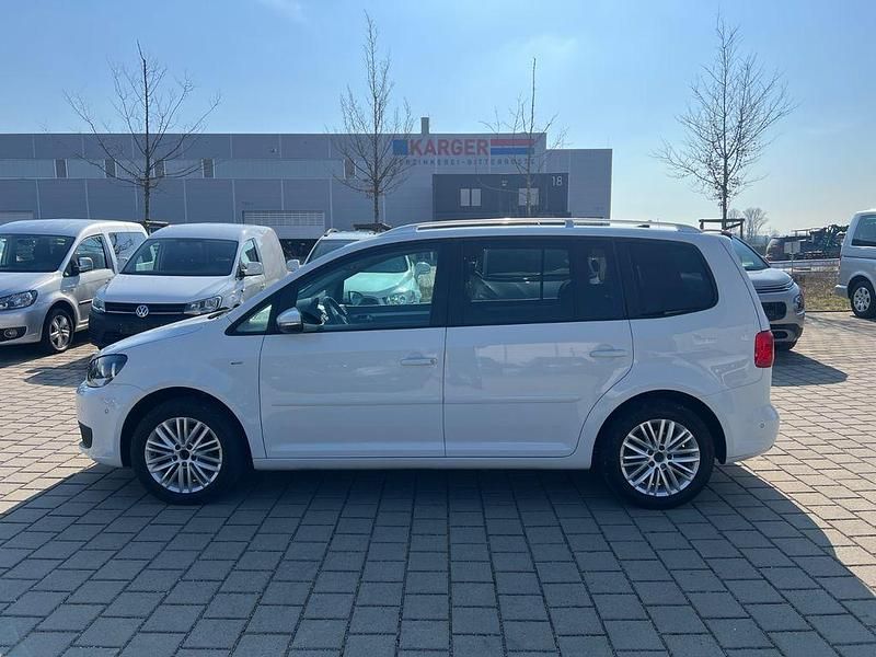 Gebraucht VW Touran Cup 105 PS (77 kW) 2014 Weiß Van / Kleinbus