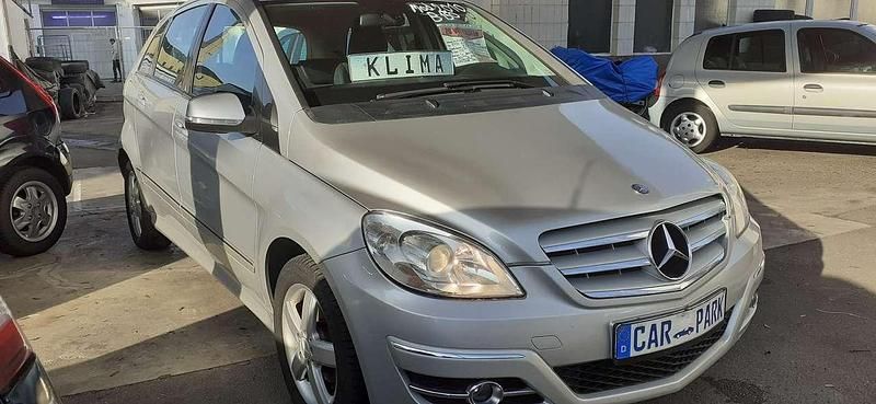 Gebraucht Mercedes B150 95 PS (69 kW) 2010 Silber Van / Kleinbus