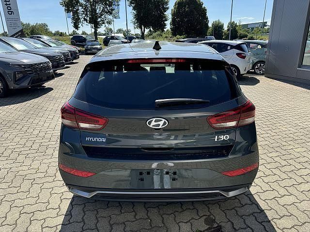 Gebraucht Hyundai i30 Advantage 101 PS (74 kW) 2024 Grün Limousine