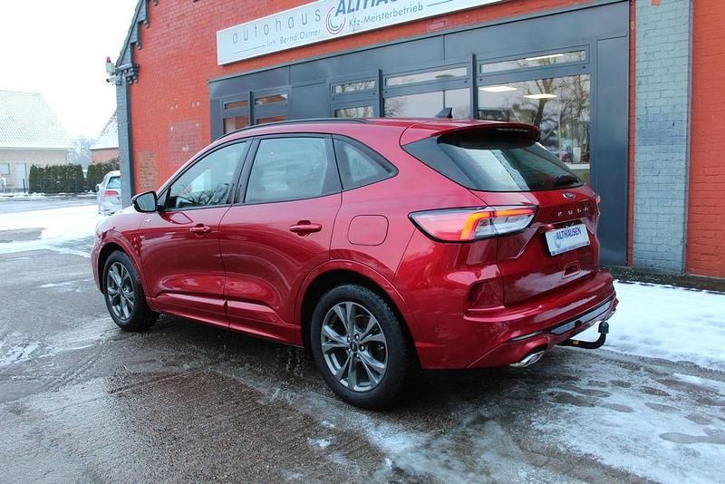 Gebraucht Ford Kuga ST-Line 150 PS (110 kW) 2024 Rot SUV