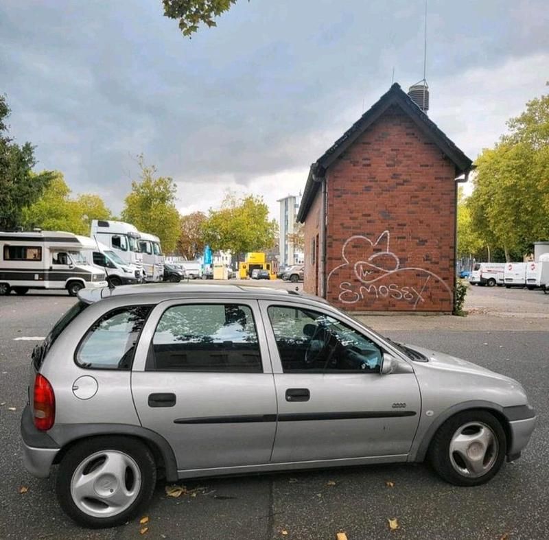 Silber Gebraucht 2000 Opel Corsa Limousine | 500 € (Superpreis) - Bild 1/4