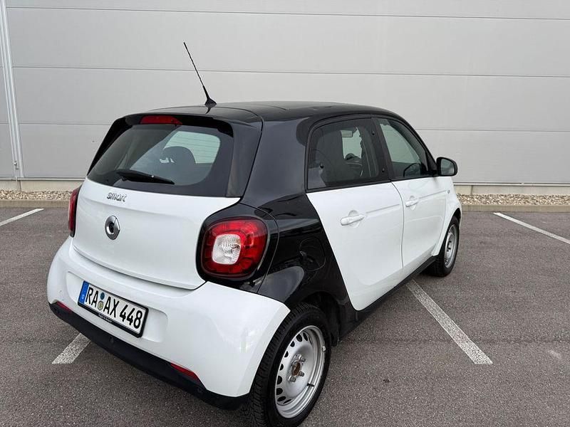 Gebraucht Smart ForFour Basis 90 PS (66 kW) 2019 Weiß Kleinwagen
