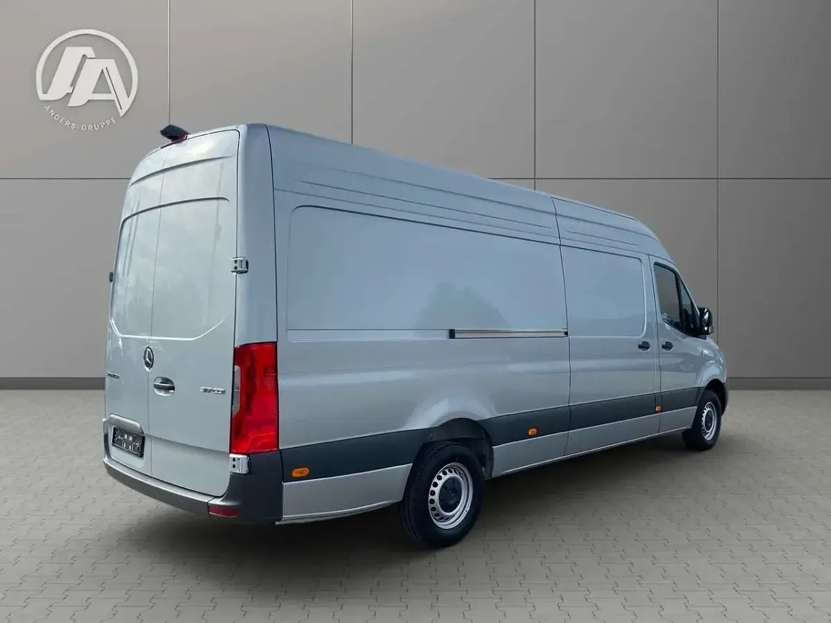 Neu Mercedes Sprinter 170 PS (125 kW) 2026 Silber Van