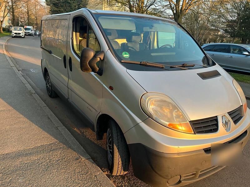 Gebraucht Renault Trafic 115 PS (84 kW) 2007 Silber Van / Kleinbus