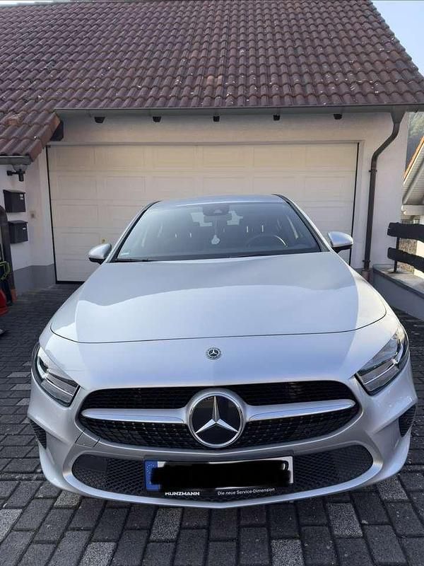 Gebraucht Mercedes A200 163 PS (119 kW) 2019 Grau Limousine