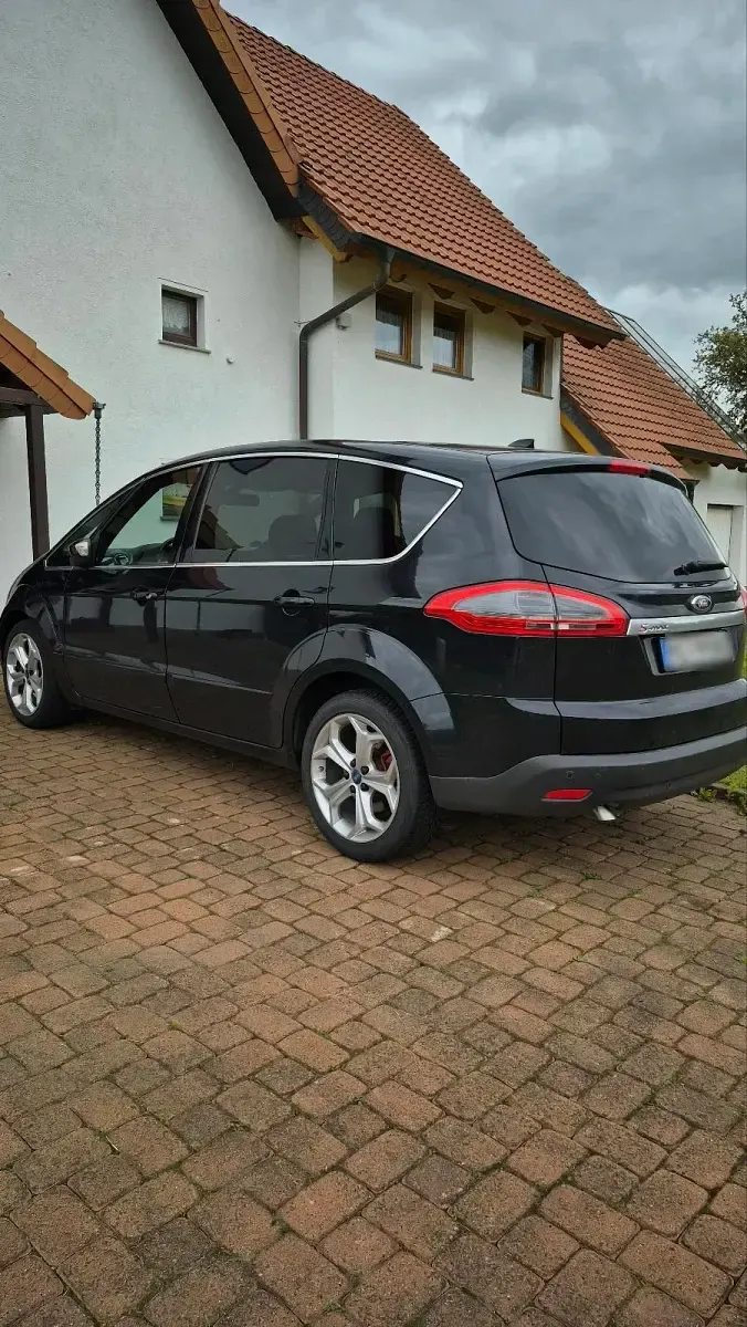Gebraucht Ford S-MAX 140 PS (102 kW) 2014 Schwarz Van / Kleinbus