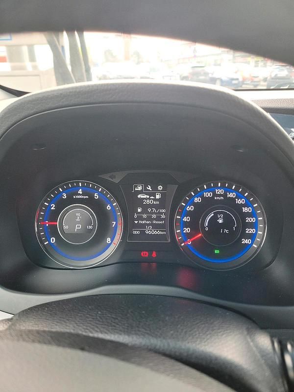 Gebraucht Hyundai i40 Edition 165 PS (121 kW) 2018 Silber Kombi