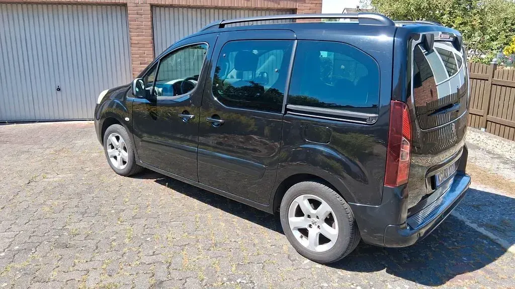 Gebraucht Peugeot Partner Tepee 114 PS (83 kW) 2012 Schwarz Van / Kleinbus