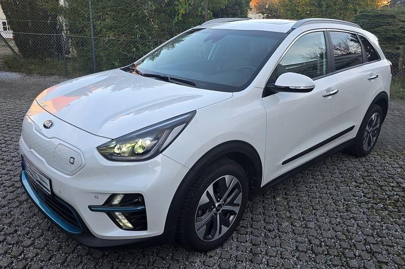 Weiß Gebraucht 2021 Kia e-Niro Spirit SUV | 20.500 € (Guter Preis) - Bild 1/4