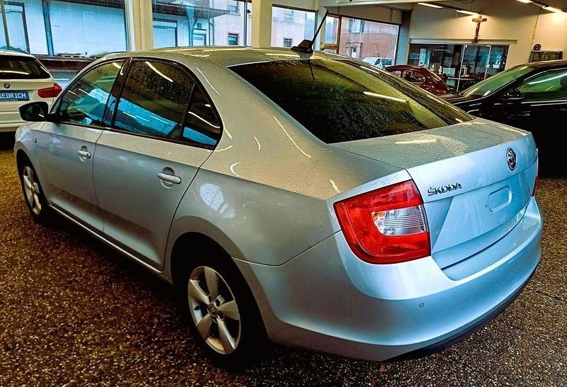 Gebraucht Skoda Rapid Ambition 105 PS (77 kW) 2014 Silber Kleinwagen