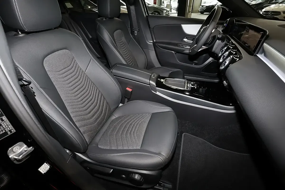 Gebraucht Mercedes A200 Progressive 163 PS (119 kW) 2026 Unilack nachtschwarz Limousine