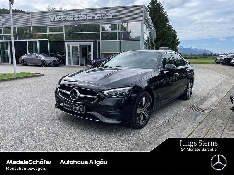 Lack obsidianschwarz (metallic) Gebraucht 2024 Mercedes C300e Avantgarde Limousine | 42.460 € (Guter Preis) - Bild 1/4