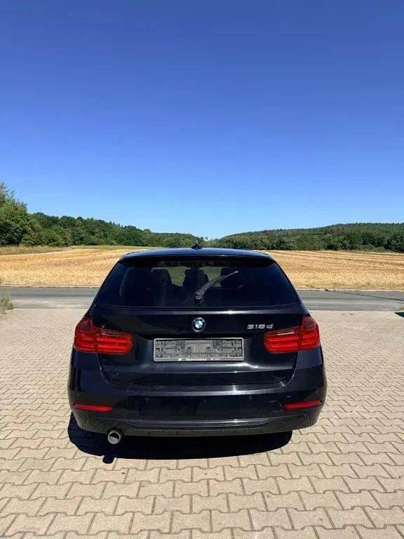 Gebraucht BMW 318 Sport Line 143 PS (105 kW) 2013 Schwarz Kombi