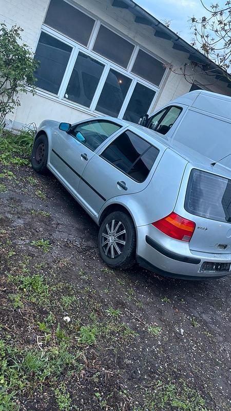 Usado VW Golf IV 2002 Prateado Sedan