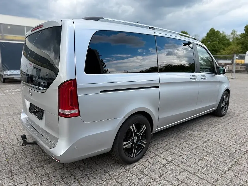 Gebraucht Mercedes V250 Edition 190 PS (139 kW) 2017 Silber Van / Kleinbus