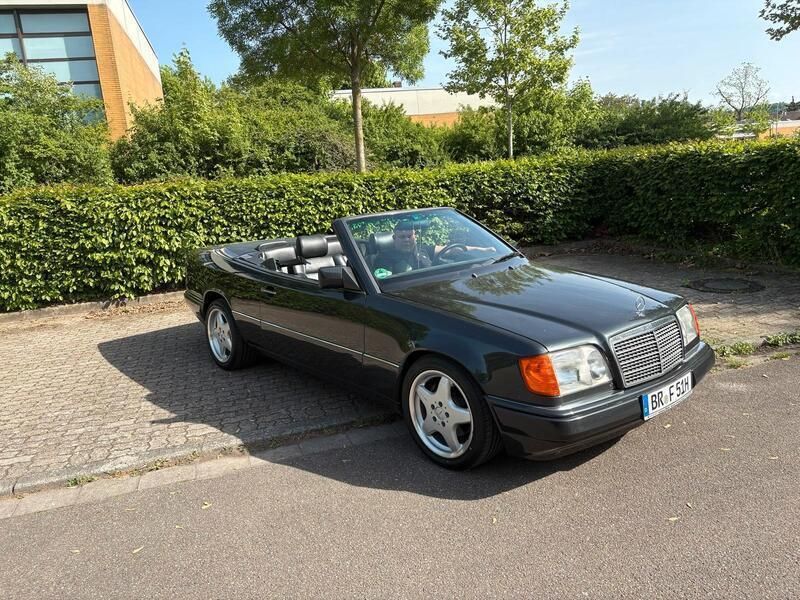 Schwarz Gebraucht 1995 Mercedes E320 AMG Cabrio | 22.500 € - Bild 1/4