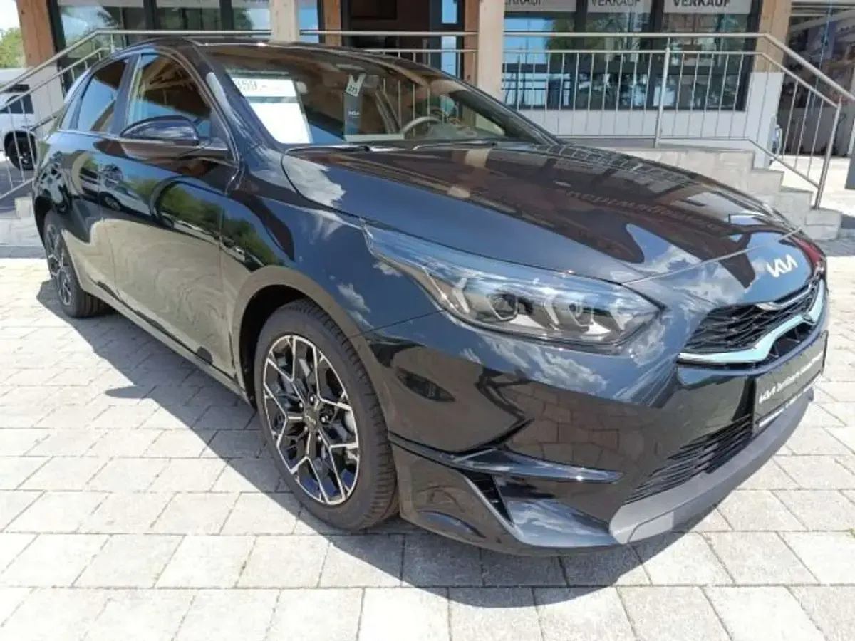 Gebraucht Kia Ceed 101 PS (74 kW) 2025 Zilinaschwarz met. Kleinwagen