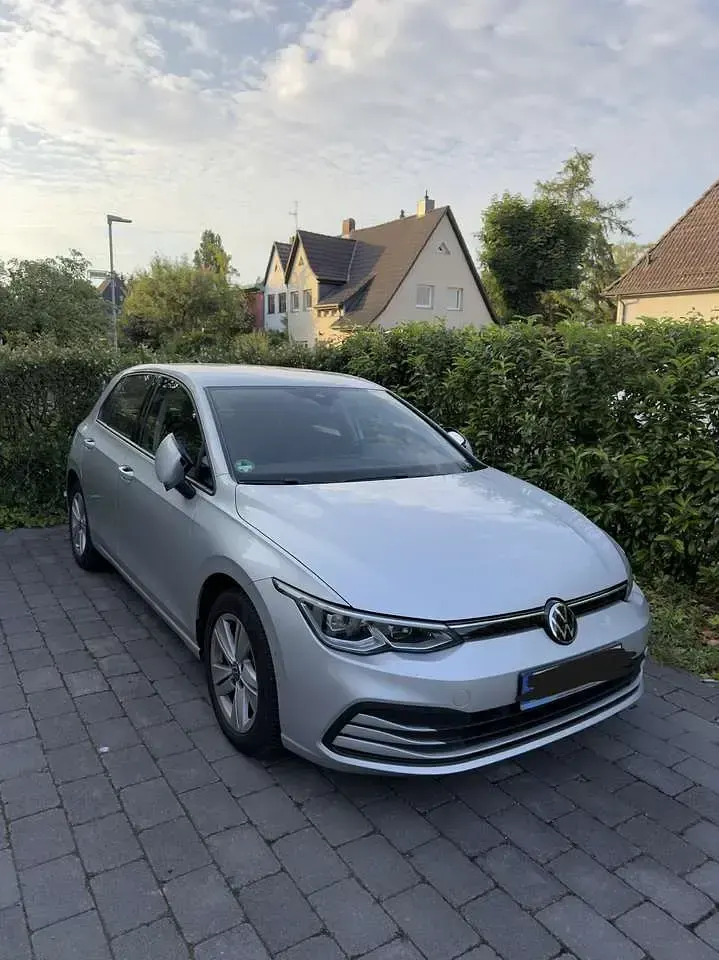 Gebraucht VW Golf VIII Life 150 PS (110 kW) 2022 Grau Kleinwagen