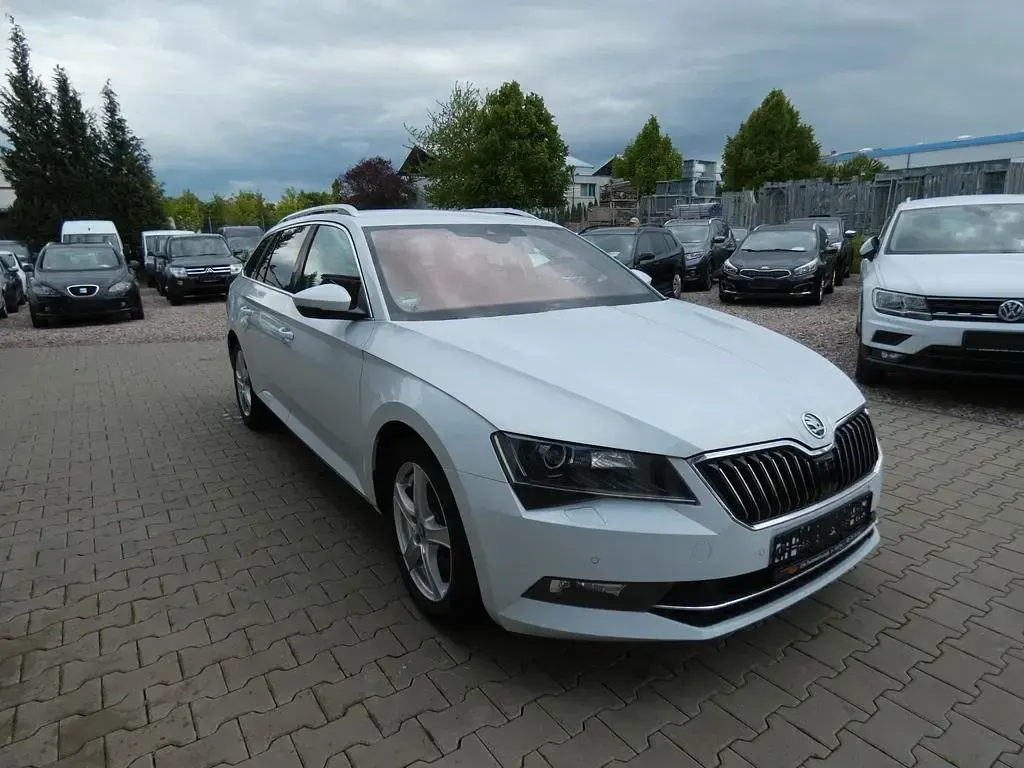 Gebraucht Skoda Superb Style 190 PS (139 kW) 2017 Weiß Kombi